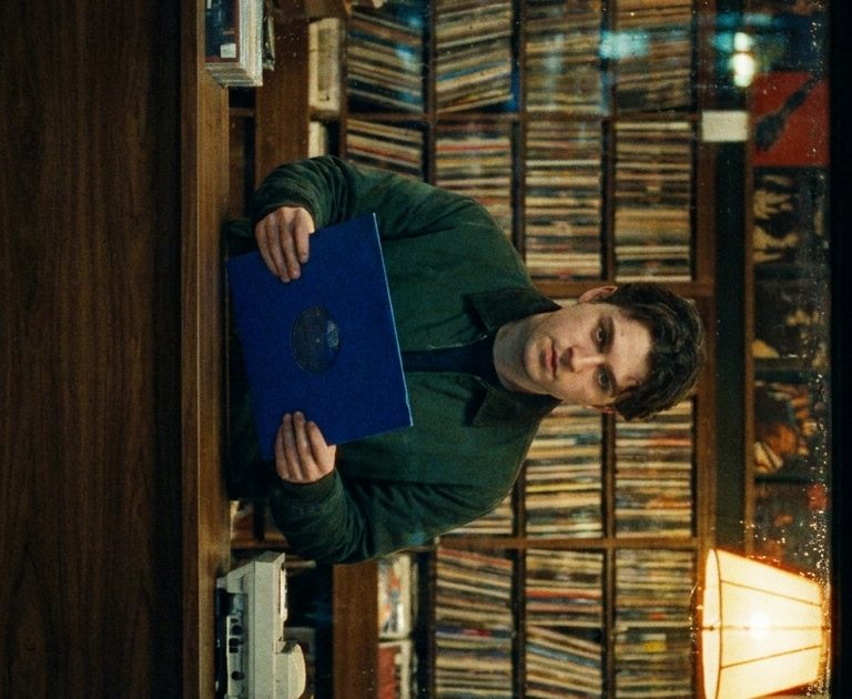Midnight Vinyl Shop MiniMax H3 Prompt