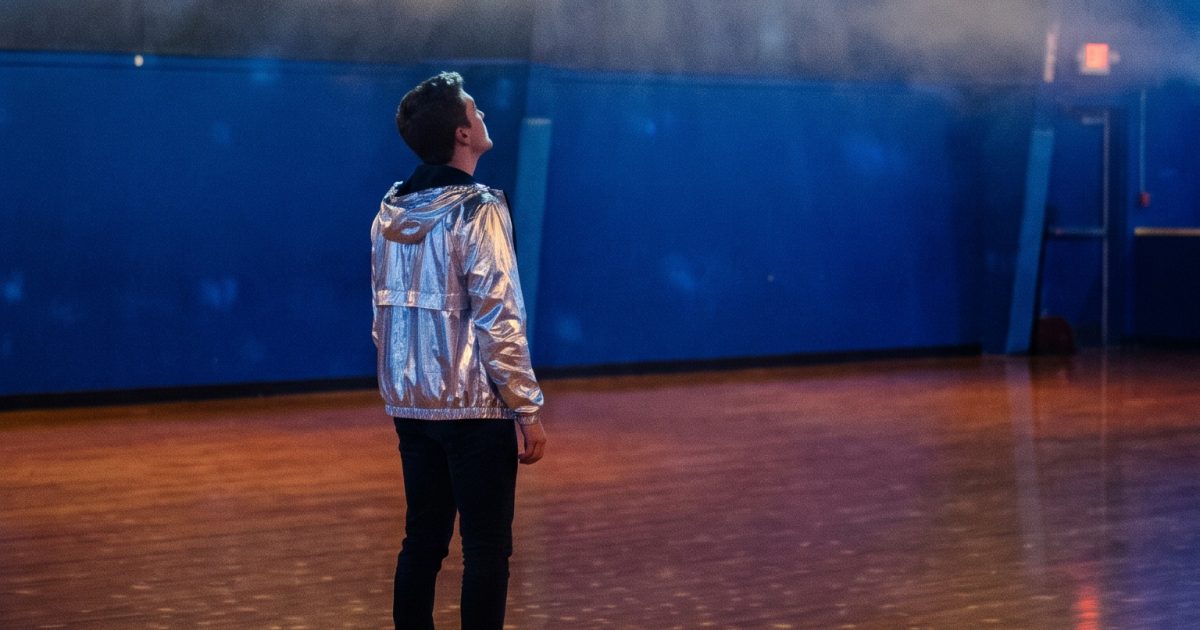 Retro Roller Rink Seedance 2.5 Prompt